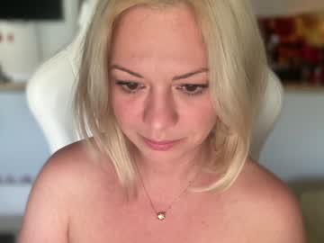 hardcore cam girl kiradivine image #3414733