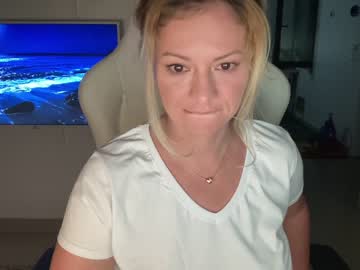 hardcore cam girl kiradivine image #1597585
