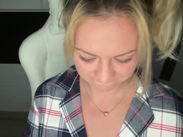 hardcore cam girl kiradivine image #1936279