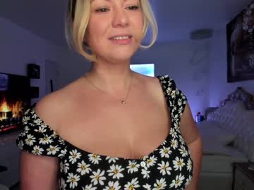 hardcore cam girl kiradivine image #329041