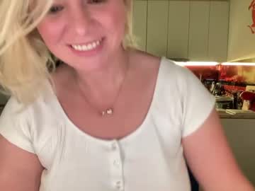 hardcore cam girl kiradivine image #3830991