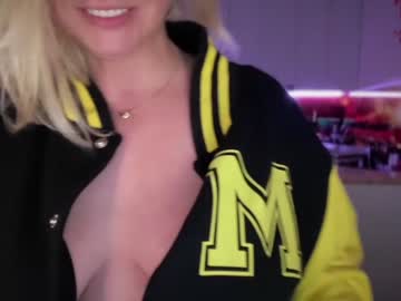 hardcore cam girl kiradivine image #4052228