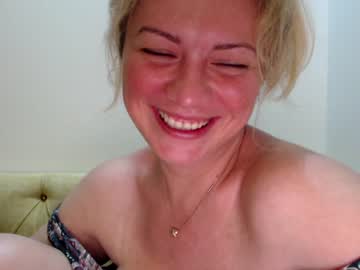 hardcore cam girl kiradivine image #1401415