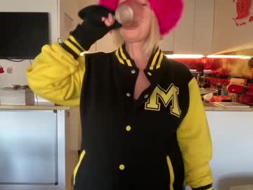 hardcore cam girl kiradivine image #3658403