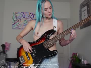 hardcore cam girl petitebrat image #4609435