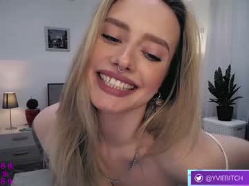 hardcore cam girl _yvie_ image #2889775