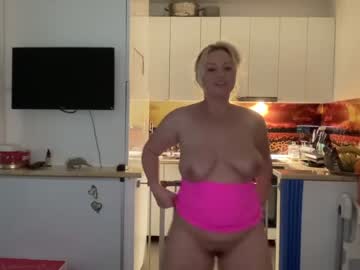 hardcore cam girl kiradivine image #2391033