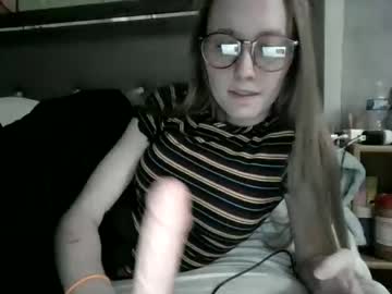 hardcore cam girl petitetinybabe image #3454383