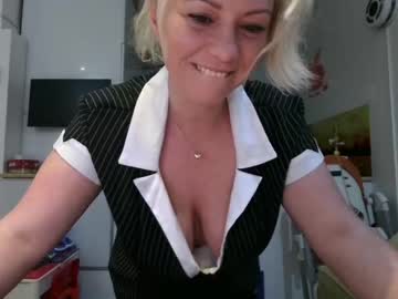 hardcore cam girl kiradivine image #2300269