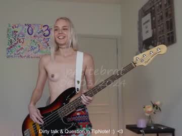 hardcore cam girl petitebrat image #4454153