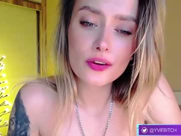 hardcore cam girl _yvie_ image #2194112
