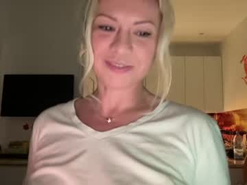 hardcore cam girl kiradivine image #2924409