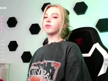 hardcore cam girl small_blondee image #2827339