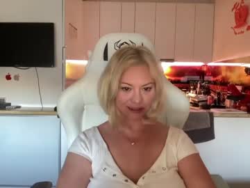 hardcore cam girl kiradivine image #3644441