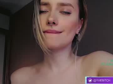 hardcore cam girl _yvie_ image #2590179