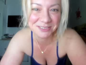 hardcore cam girl kiradivine image #2181265
