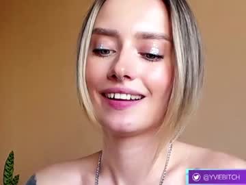 hardcore cam girl _yvie_ image #2217816