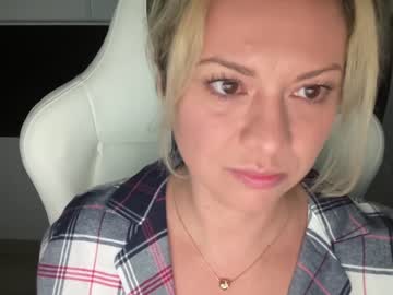 hardcore cam girl kiradivine image #1936362