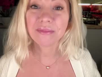 hardcore cam girl kiradivine image #4070337