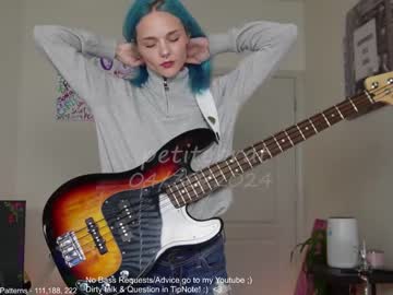 hardcore cam girl petitebrat image #4581133
