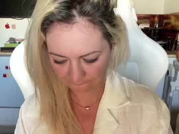 hardcore cam girl kiradivine image #3213098